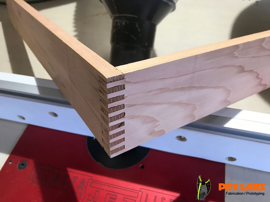 Box Joint / Finger Joint Made with a Router Table and Multi-slot Cutting Bit