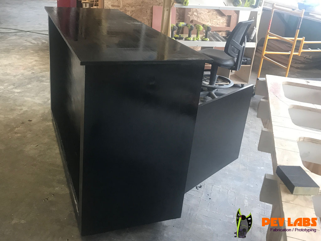 Customer Counter with Large Screen Recess